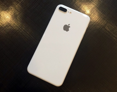 Le premier iPhone « Blanc de Jais » 〈 Vidéo 〉