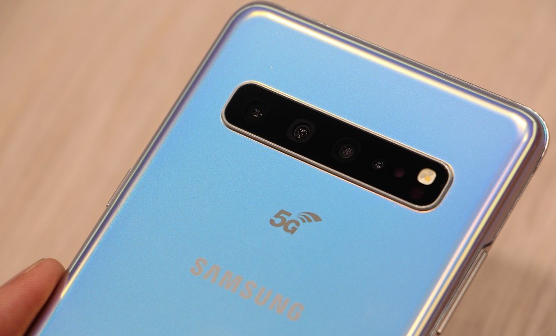 Samsung Galaxy S10 5G un déballage montre nouveau chargeur rapide