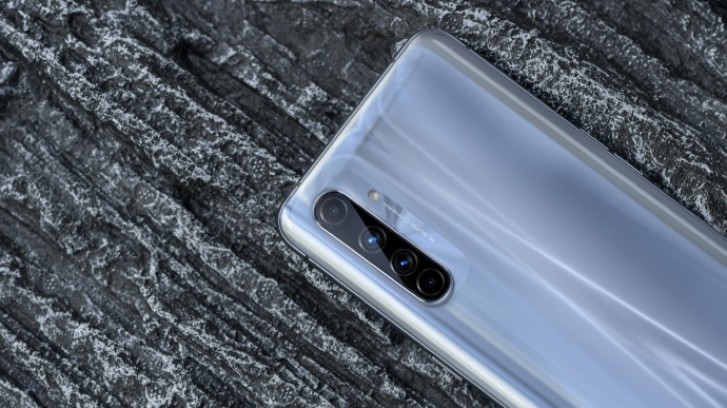 Spécifications et prix de Realme X50 Pro Player Edition
