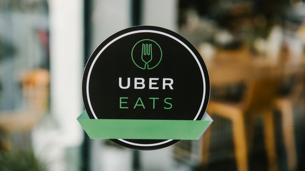 Uber Eats livre des clients en voiture de James Bond…