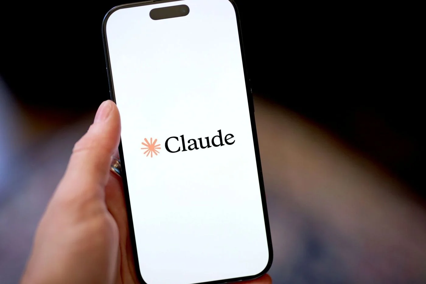 Claude Opus 5 : Anthropic balance une IA ultra puissante et deux fois moins chère !