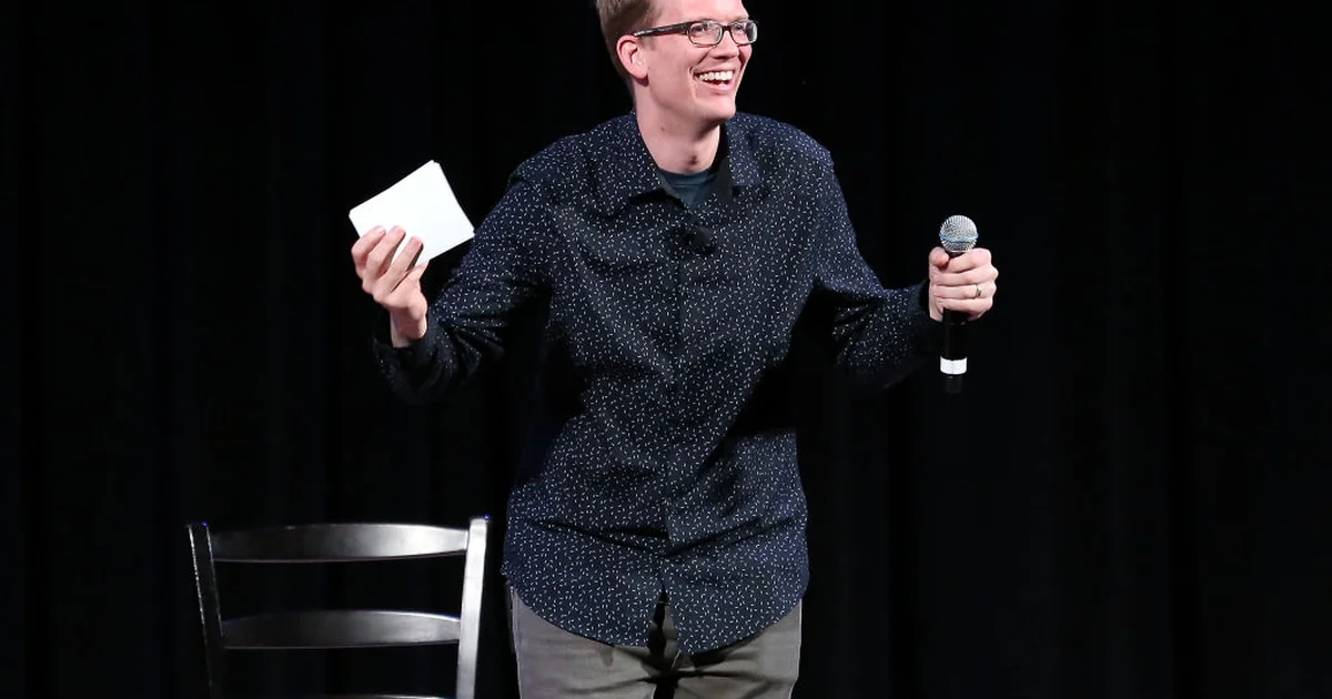 Le youtubeur Hank Green avoue que son utilisation de l’IA est malsaine