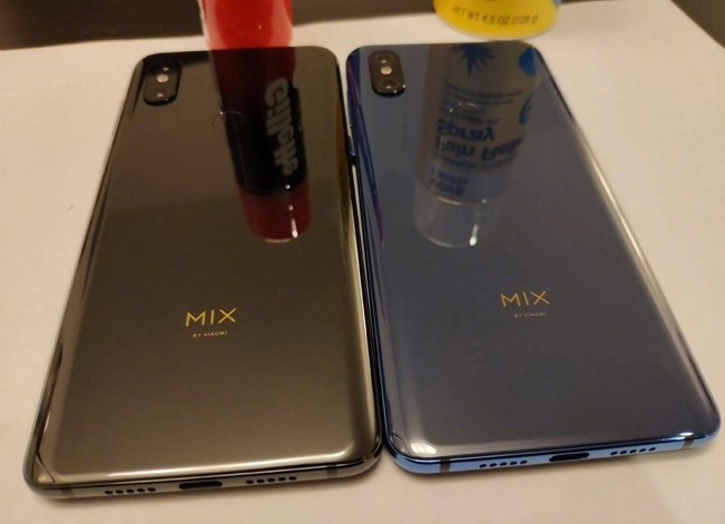Xiaomi Mi Mix 3 démontage montre les aimants de son mécanisme coulissant